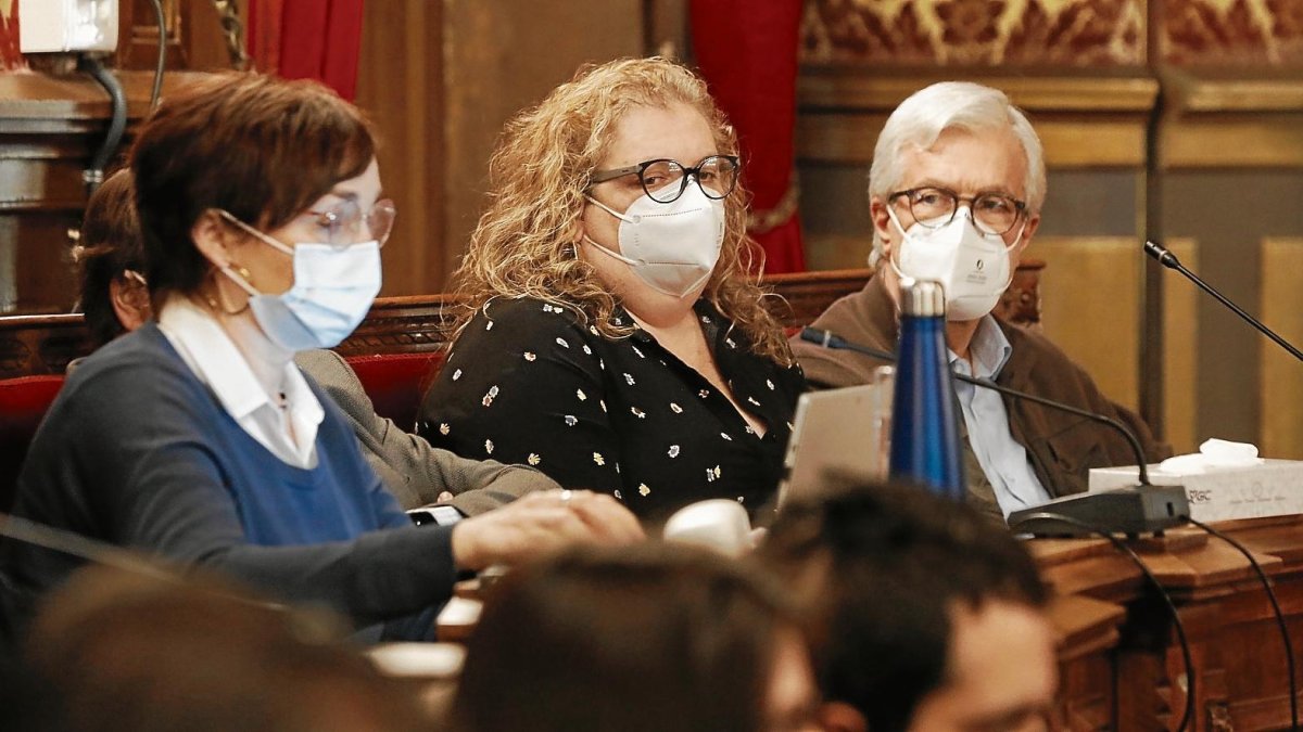 Floria (a la izquierda) con Ballesteros en el pleno del pasado lunes.