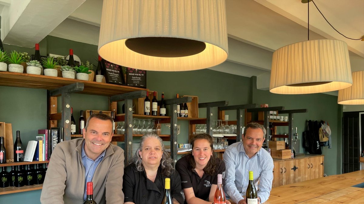 Los hermanos Busquets quieren dar continuidad a la oferta de la Bodega Cingles Blaus.