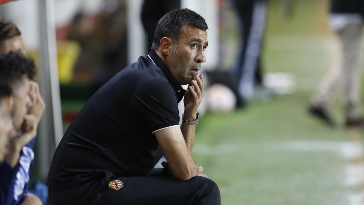 Raül Agne durante en el área tecnica durante el partido frente al CE Sabadell.