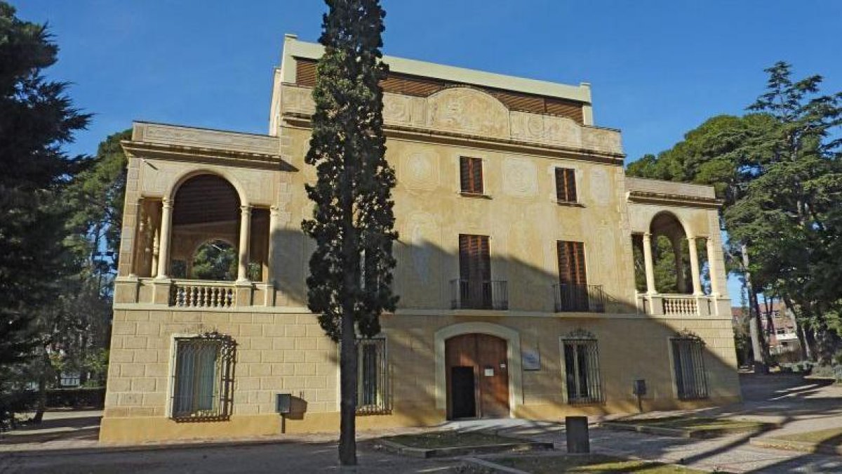 La actividad se lleva a cabo en el marco de las Xerrades de la Casa d'Oficis de Mas Carandell.