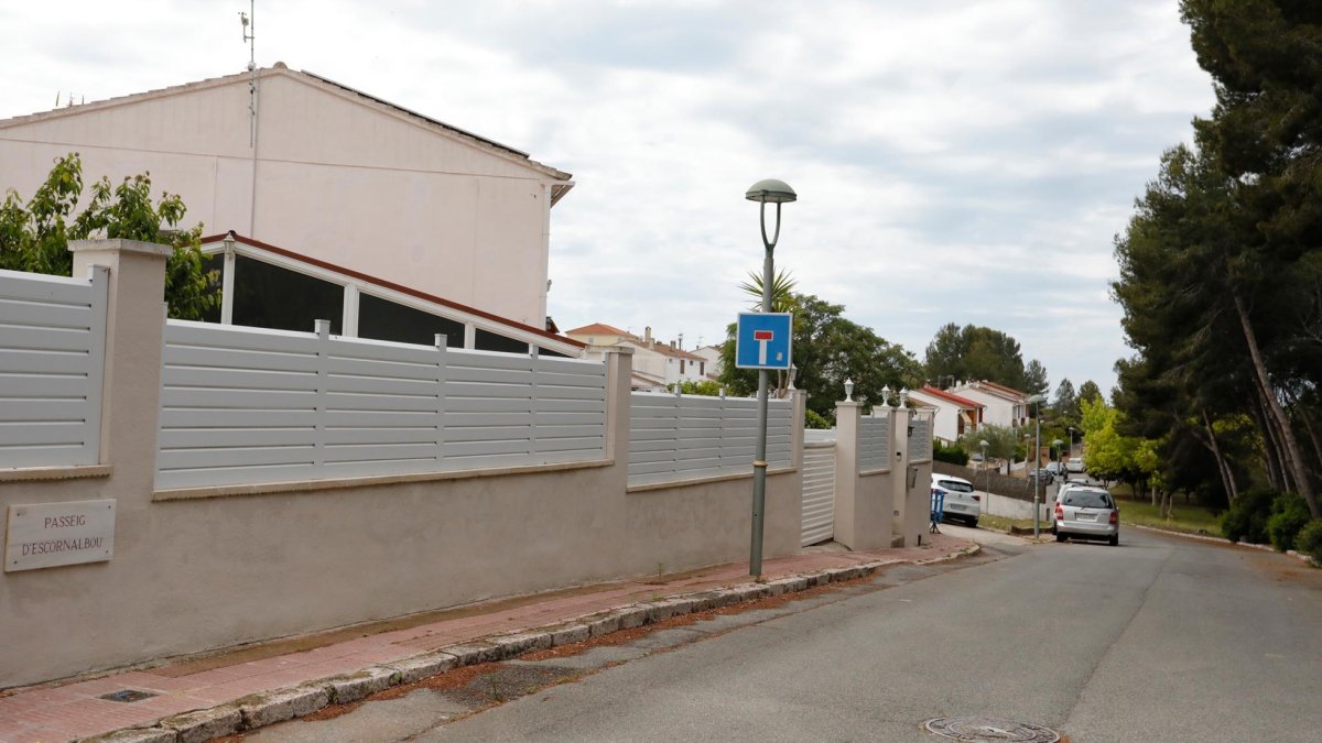La calle donde se encuentra la casa en cuestión, en un barrio periférico de la ciudad de Tarragona.