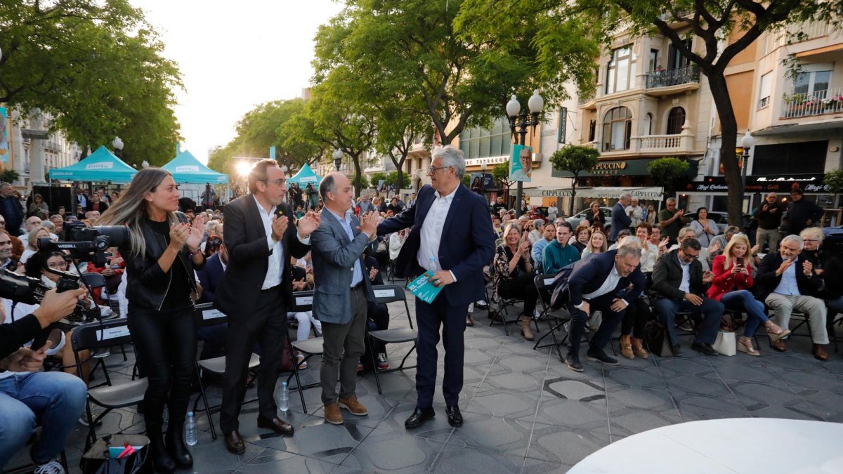 El acto central de campaña de Junts se llevó a cabo este jueves por la tarde en la Rambla Nova de Tarragona.