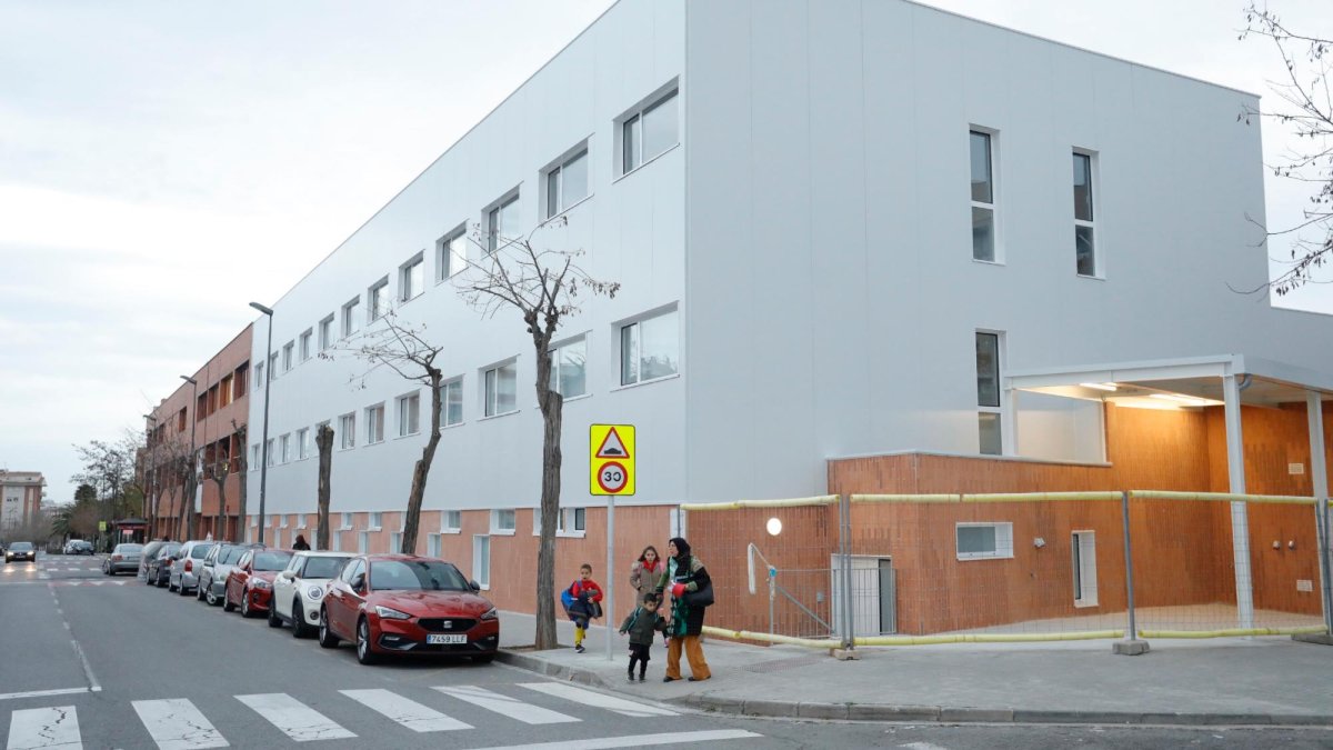 El CAP ha aumentado su superfície en 2.670 metros cuadrados y ya no existen los barracones.