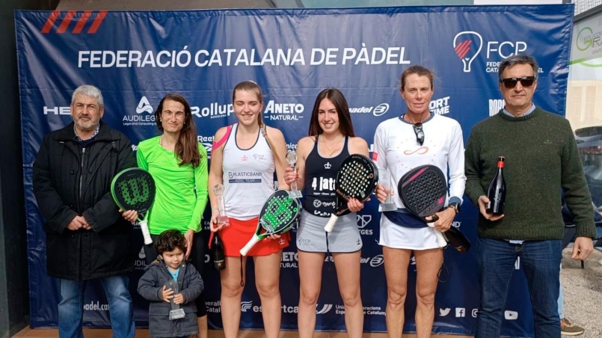 En el centro (izq. a der.) Tena, Guimet, Ortiz y Van Bonen.