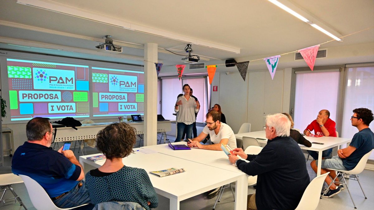 Uno de los talleres participativos que se realizaron para incluir en el PAM propuestas de la ciudadanía.