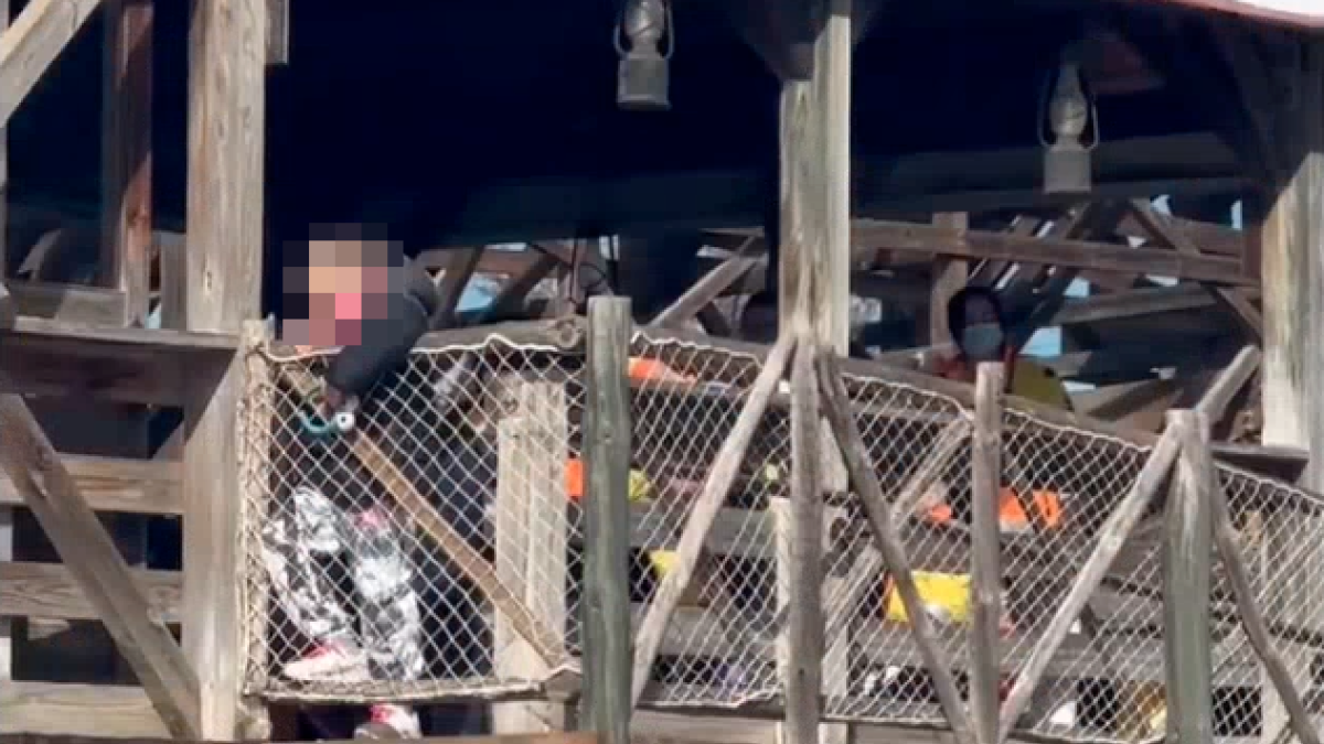 Imagen del SEM en la atracción donde se ha producido el accidente.