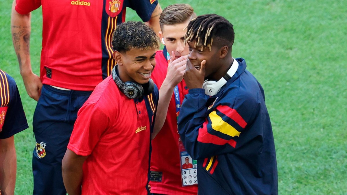 Lamine Yamal y Nico Williams, los niños traviesos de la selección española.