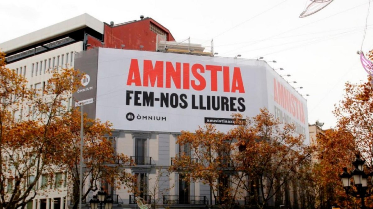 Imagen de un cartel pidiendo la amnistía en diciembre de 2020.