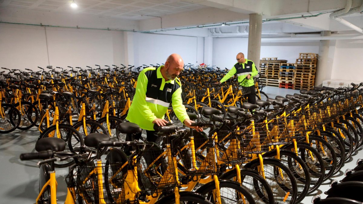 Las bicicletas ya descansan en el taller municipal y entrarán en pruebas la semana que viene.