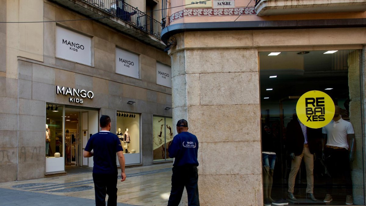 Els municipis cediran cobertes d’equipaments municipals per beneficiar veïns i comerços.