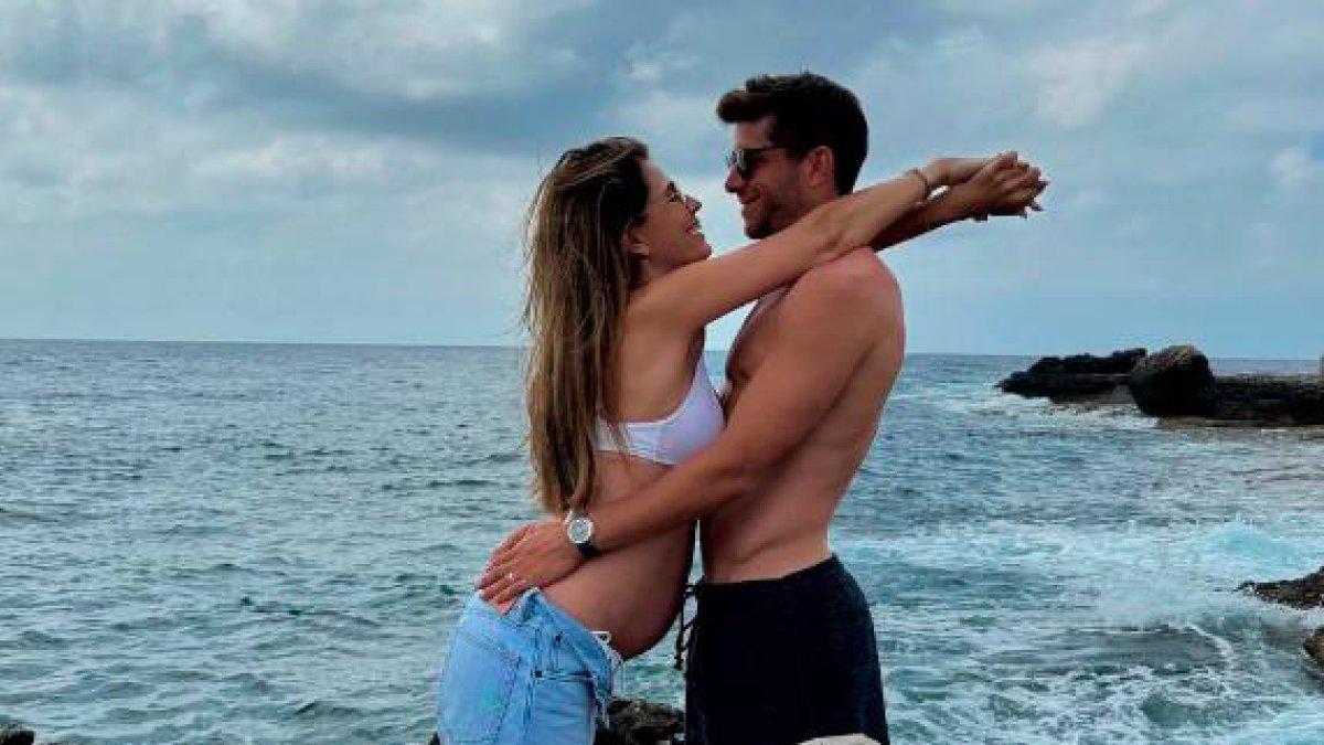 Coral Simanovich y Sergi Roberto, en una