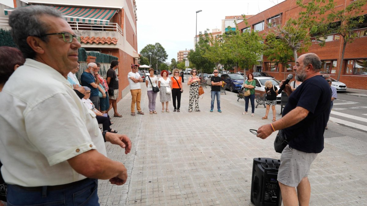 Ayer, los vecinos de Ponent retomaron las concentraciones en el ambulatorio.