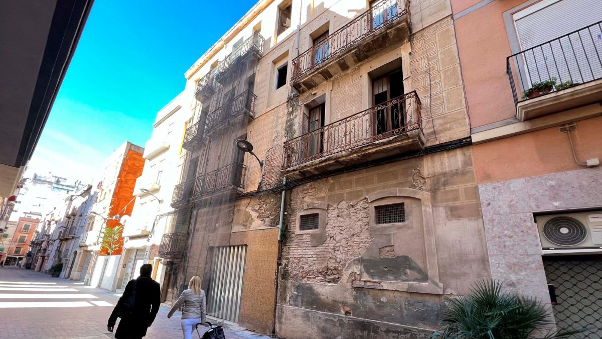 En el barrio del Carme se está trabajando para recuperar viviendas, aunque todavía quedan bastantes de vacías.