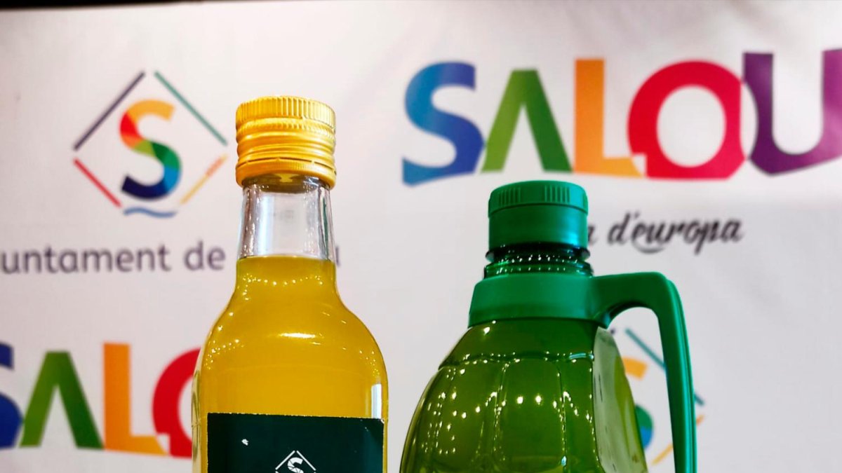 Las botellas del aceite de olivos de Salou.