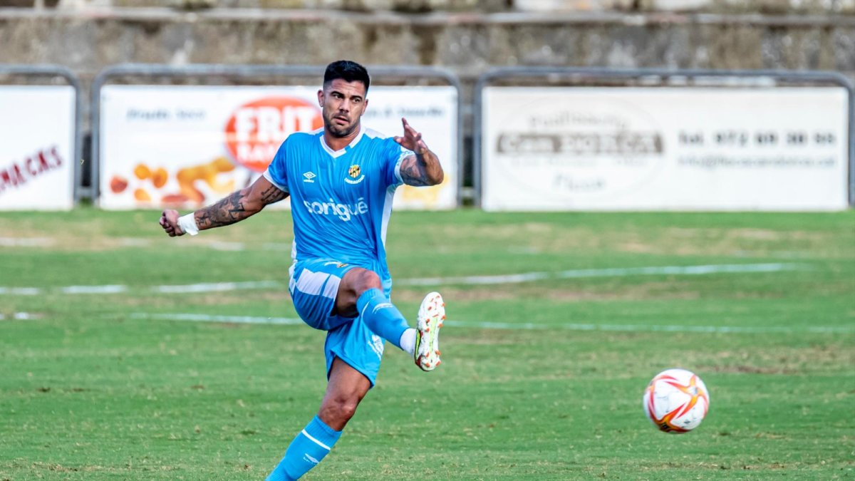 El defensa canario Aythami Artiles cuelga las botas tras su último año en el Nàstic.