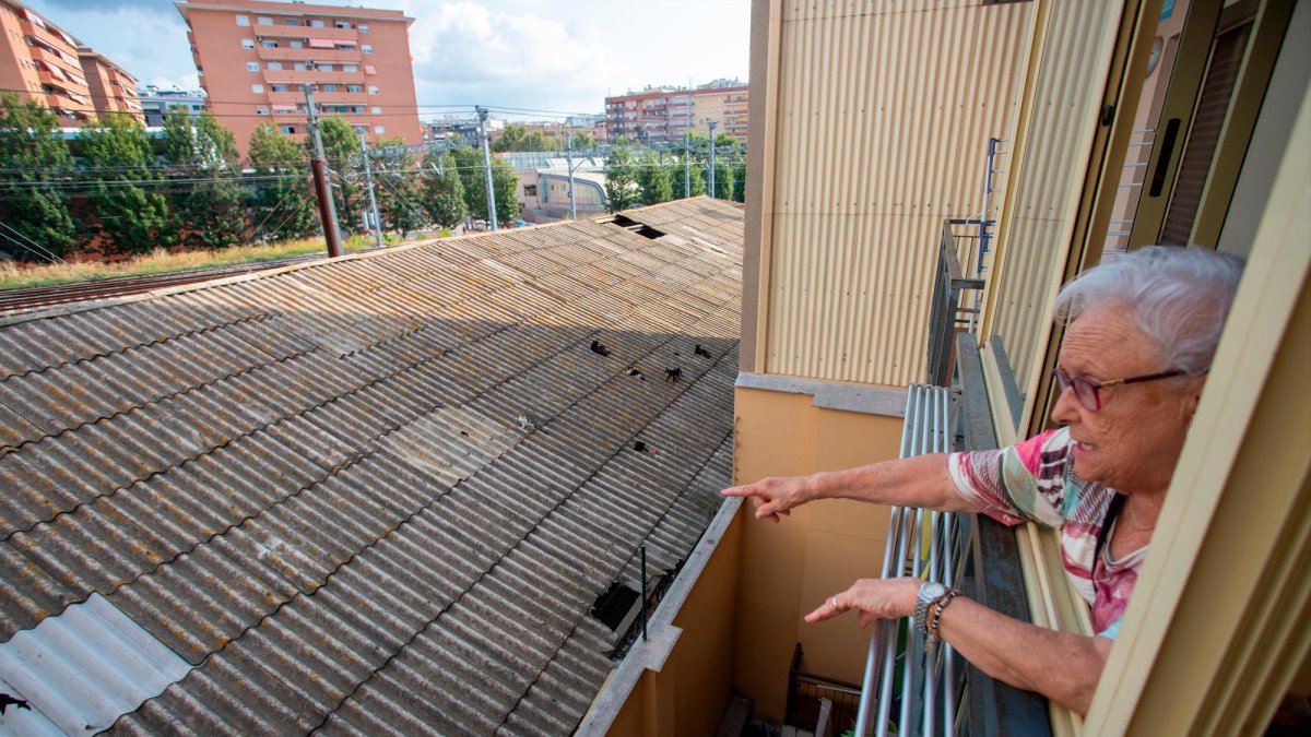 Angelina Pastor, mostrando la cubierta de la nave.