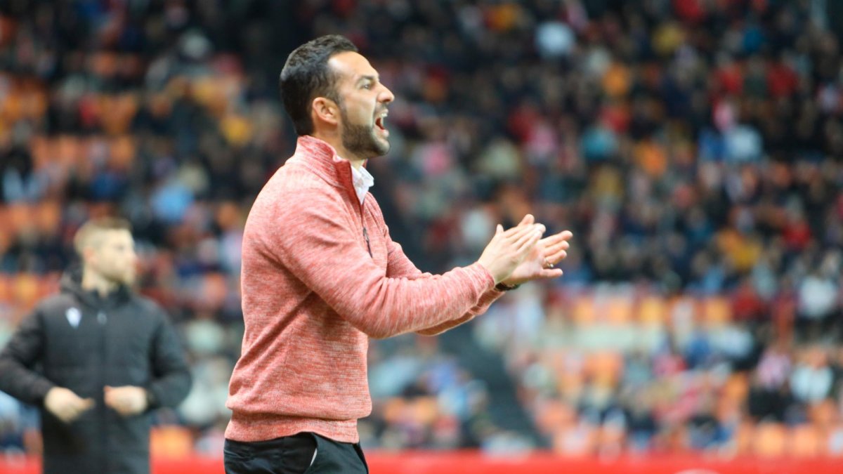 Dani Vidal en la banda del Nou Estadi en un duelo de la pasada campaña.
