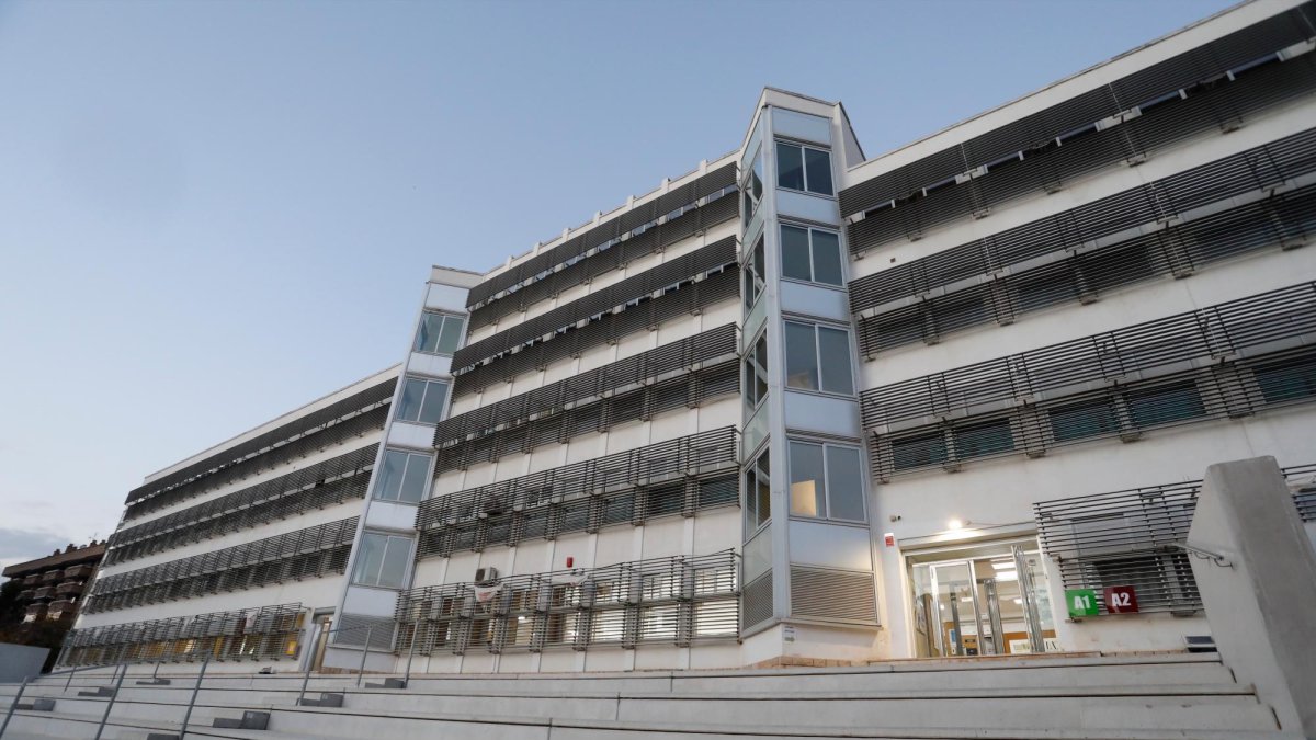 Fachada del Institut Antoni de Martí i Franquès de Tarragona, que tendría una línea menos en primero de la ESO.