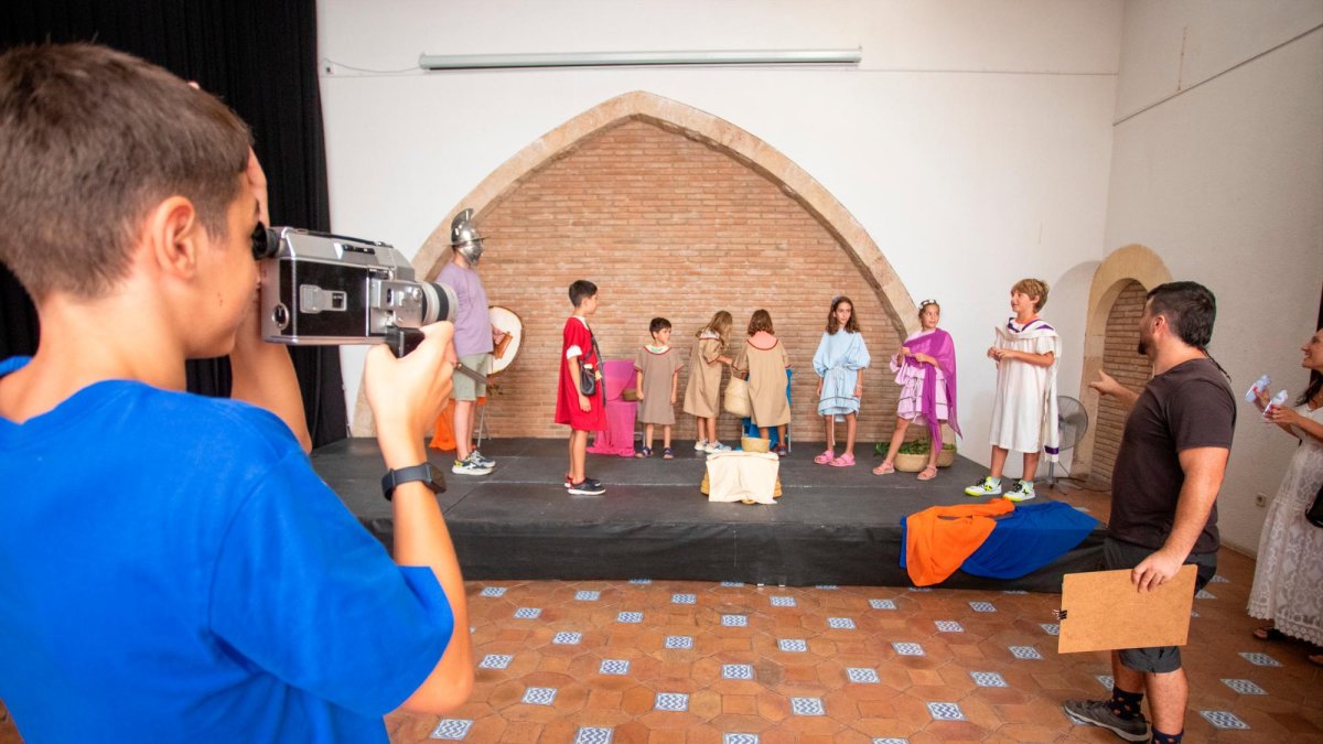 Momento en el que llegó el rodaje, con los actores vestidos y preparados.