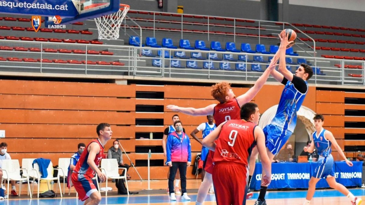 Marc Buscail durante un partido con el CB Tarragona la temporada pasada.