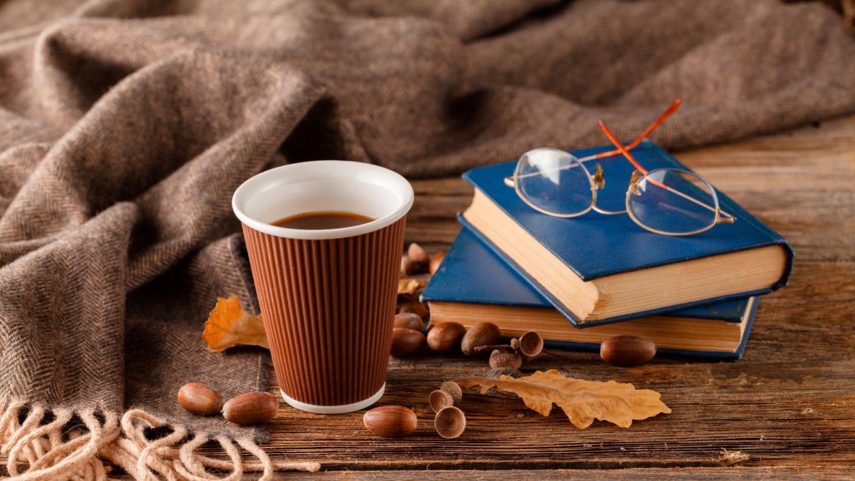 El regreso de Patrick Rothfuss, un viaje a través de la moda, un demonio sin cuernos y la otra cara del sueño americano, algunas de las novedades.