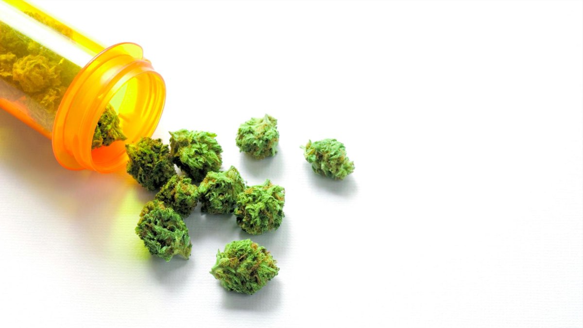 Las fórmulas deberán ser prescritas exclusivamente por médicos especialistas en el ámbito hospitalario