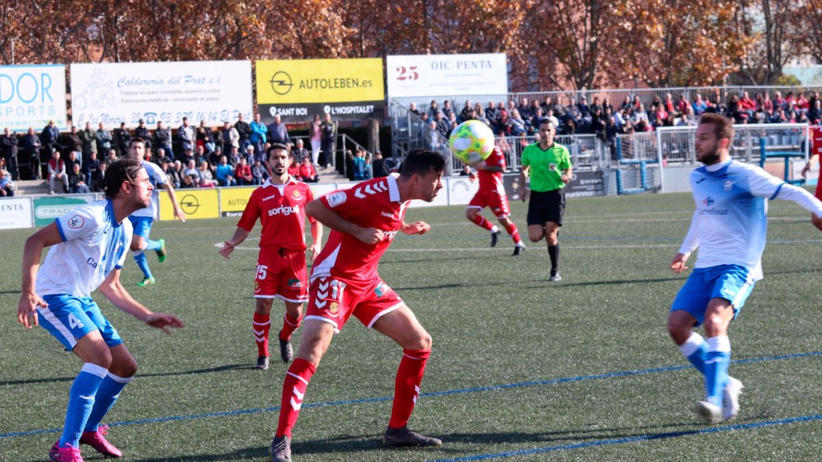 El Nàstic podría volver a jugar en césped artificial la próxima temporada.