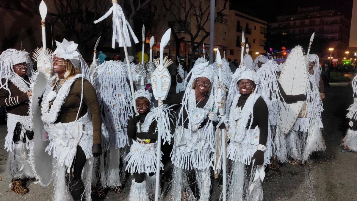 La Colla dels Amics de Vila-seca se inspiró en África con un disfraz muy original.