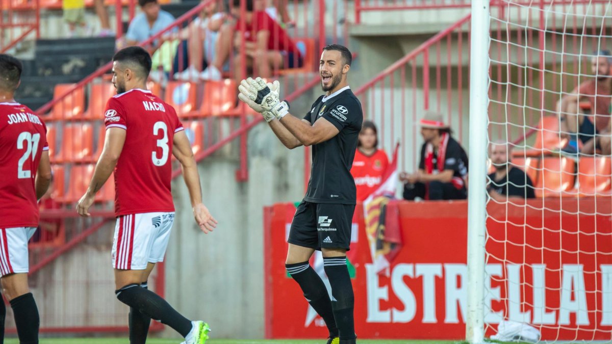 Este sábado se sabrá si Varo viaja a Sestao y el domingo si finalmente juega.