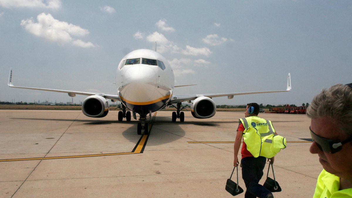 Imagen de archivo de un avión en el aeropuerto de Reus.