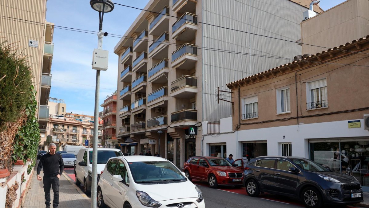 Las cámaras controlarán la entrada y salida de los vehículos por toda la calle.