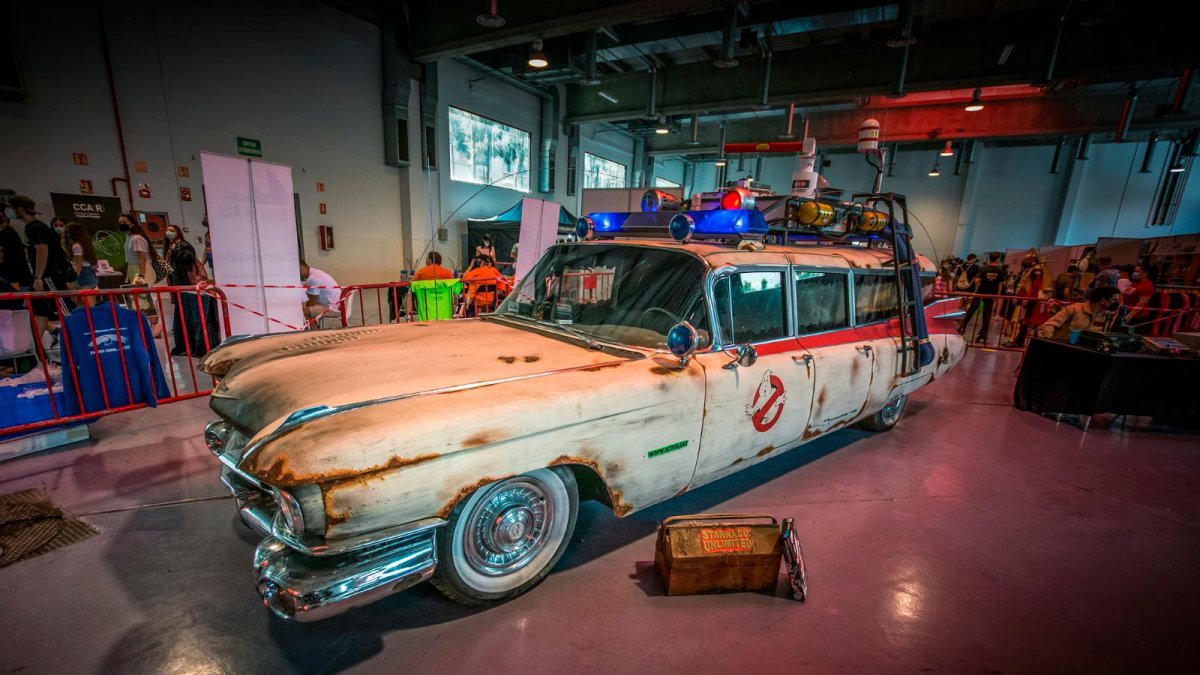 Replica del coche de los cazafantasmas.