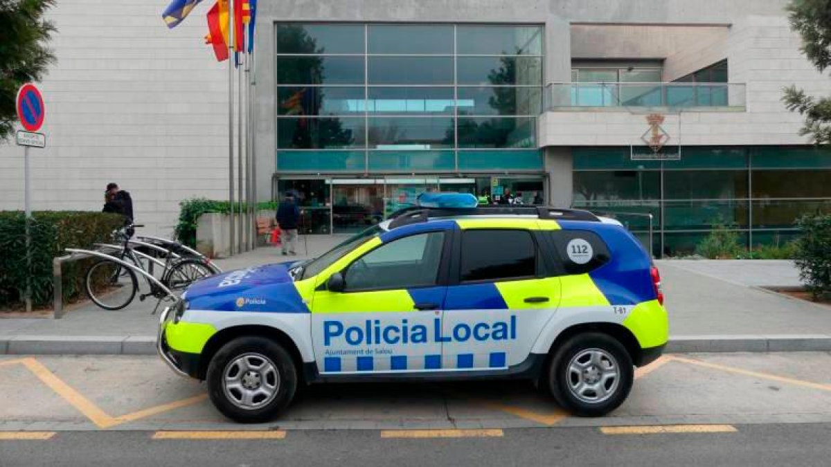 Un coche patrulla de la Policía Local de Salou.