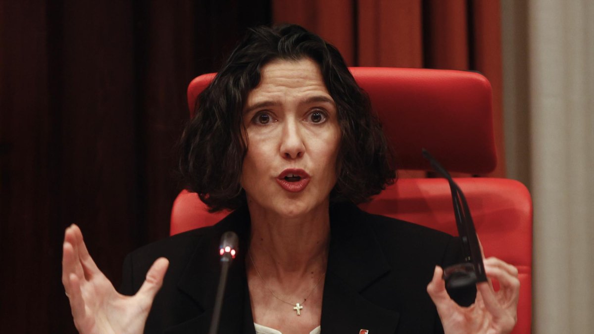 La consellera de Interior, Núria Parlon, comparece en el Parlament para dar a conocer las principales líneas de actuación de su departamento.