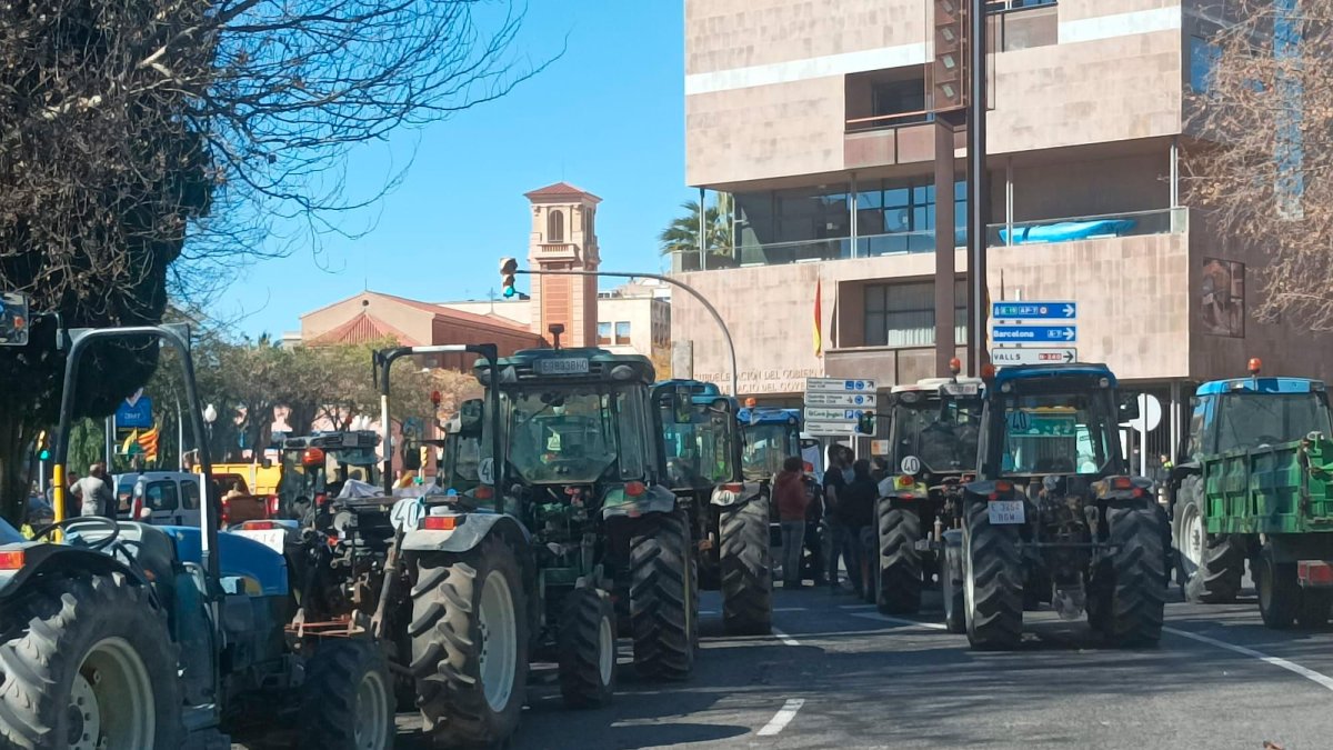 Imagen de los tractores en la plaza Imperial Tarraco.