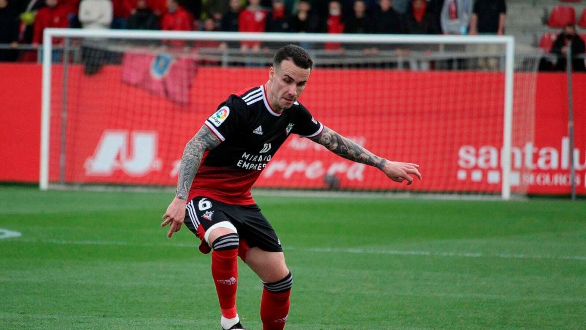 Álex López es el nuevo mediocentro del Nàstic.