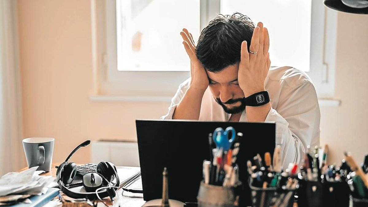 Los límites entre jornada laboral y tiempo de descanso están cada vez más difuminados por la revolución digital.