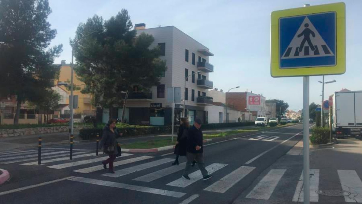 Uno de los pasos de cebra en la C-31 en Cunit.