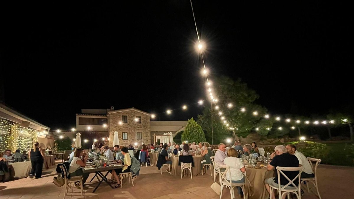 Instantània del sopar amb la selecció de vins de la DO Conca de Barberà.