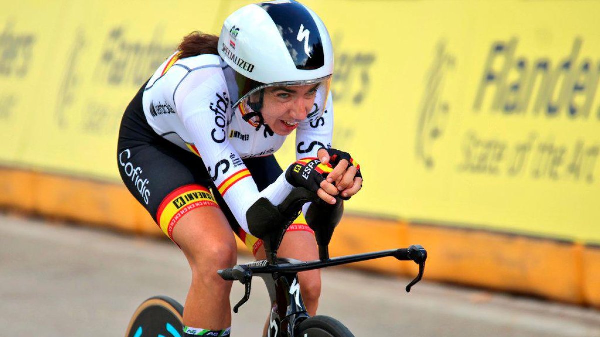 Mireia Benito durante su participación en la carrera de contrarreloj de los Europeos.