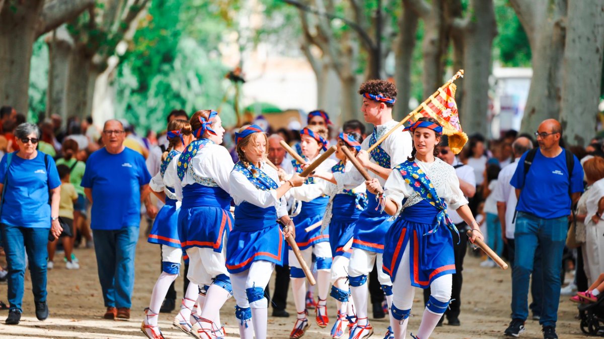 El Ball de Bastons de Reus, aquest matí durant la Baixada.