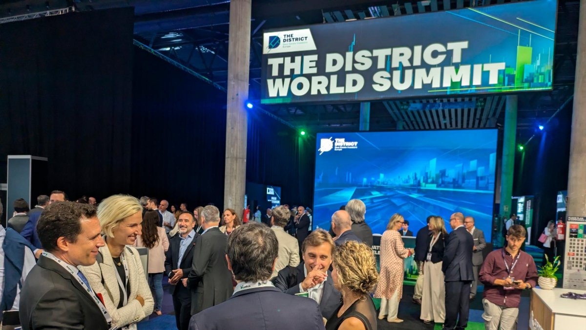 Asistentes a The District World Summit 2024, encantados de haberse encontrado.
