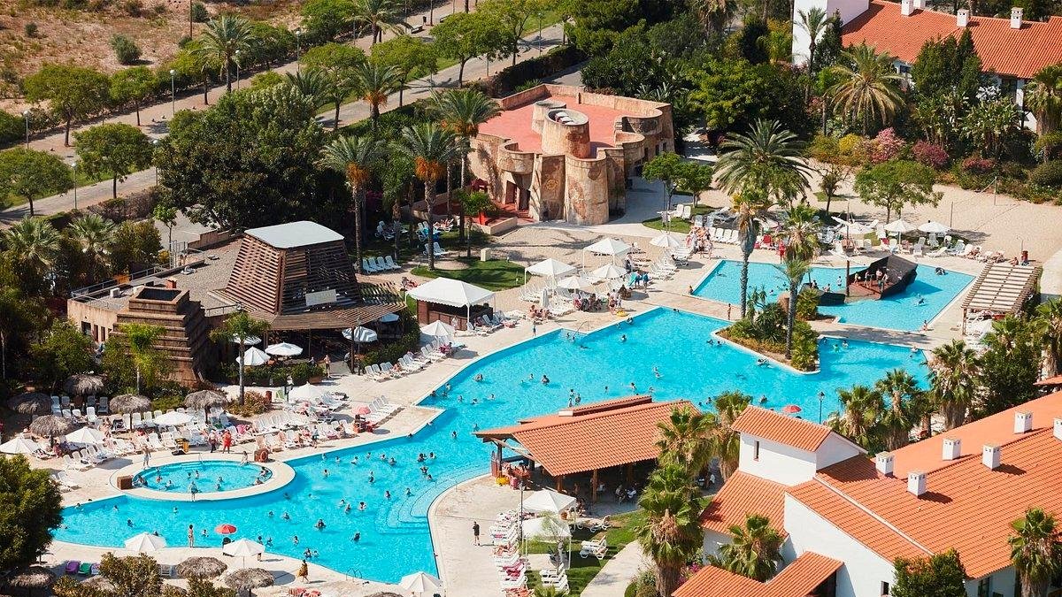 El Paso es uno de los primeros hoteles que construyó PortAventura, junto a la avenida Pere Molas.