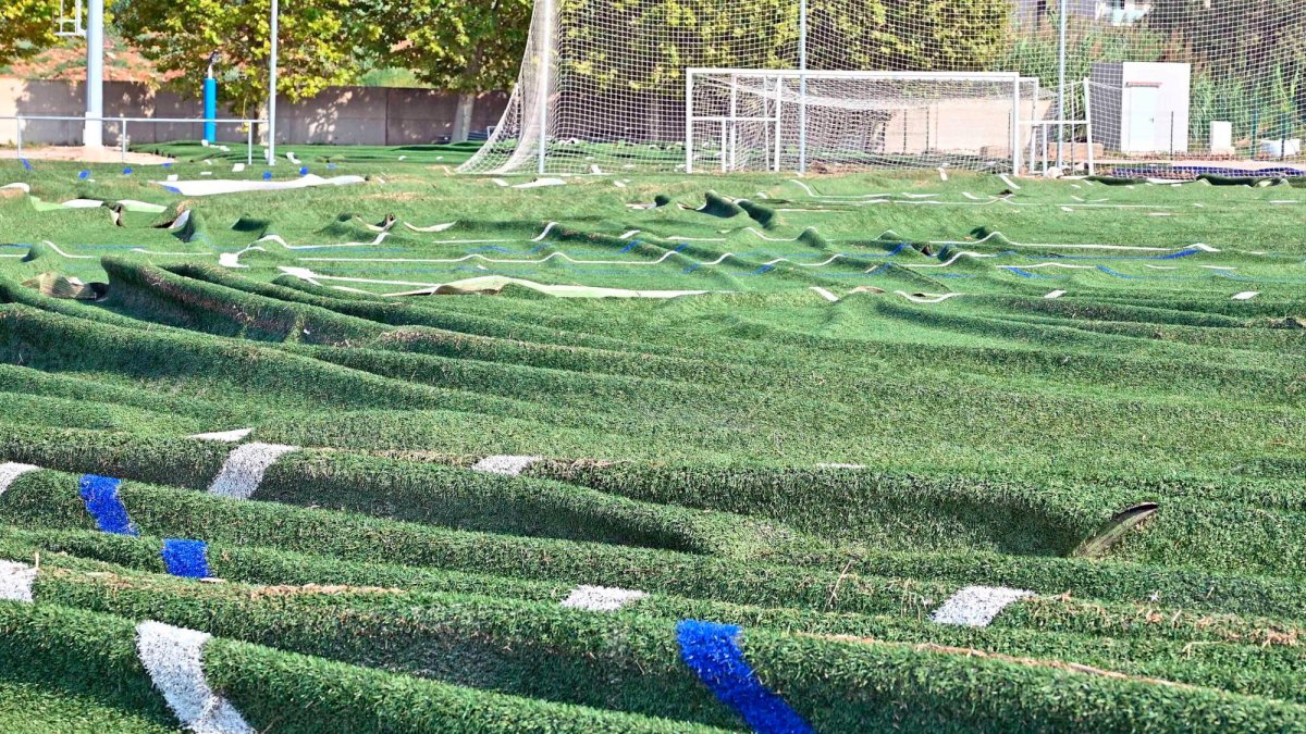 Estado en el que ha quedado uno de los campos del Estadi Municipal tras la tromba del pasado viernes.