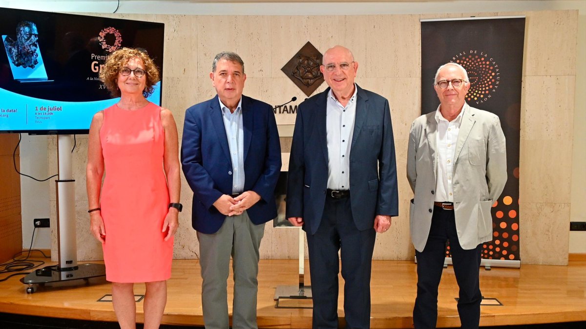 De izquierda a derecha, Patrícia Terradellas, Carles Prats, Emili Correig y Robert Moragues durante la presentación dels Gaudí Gresol.