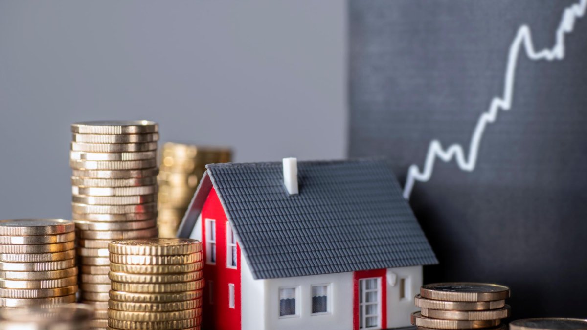 A pesar de la lenta bajada de tipos de interés, los precios de la vivienda siguen subiendo.