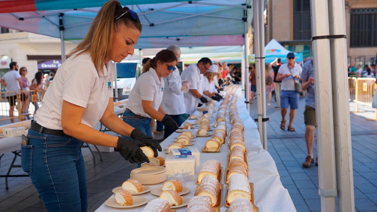 Entre Plaça Corsini i Mercat de Torreforta es distribuiran unes 1.800 racions de pastís.