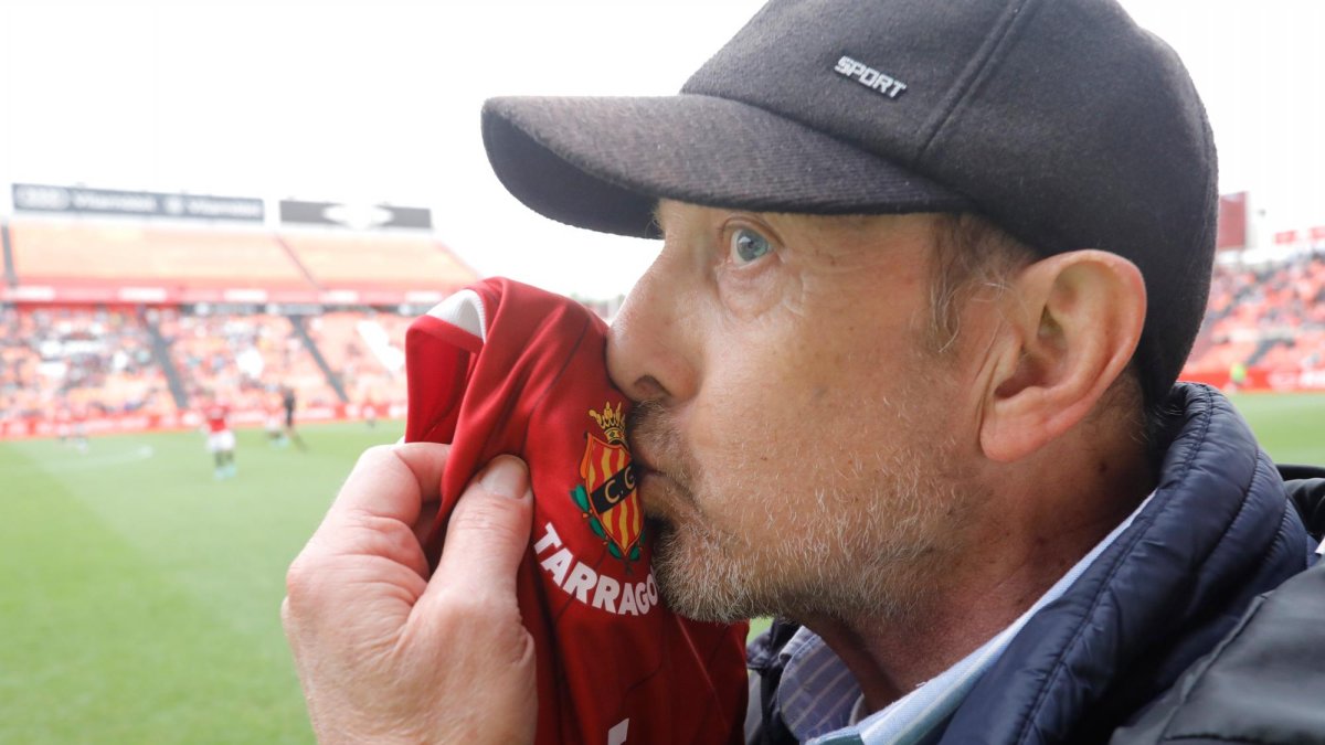 Santi Coch recibió un merecido homenaje en el Nou Estadi el pasado mes de abril cuando se inauguró la Porta 8 que lleva su nombre.