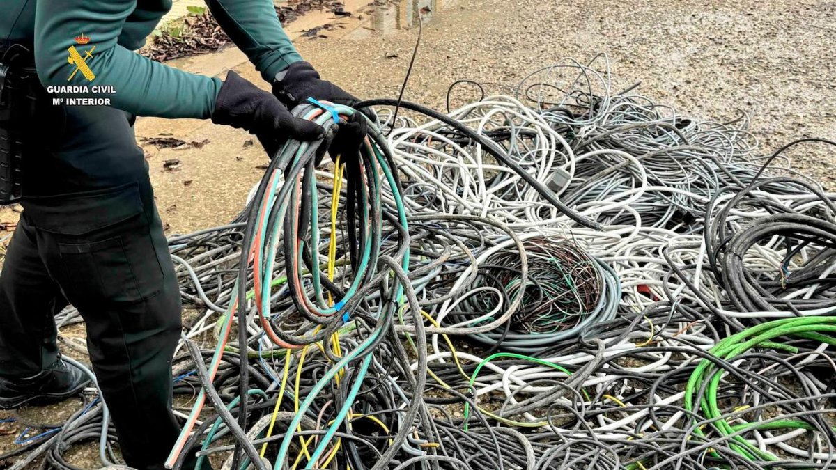 Imagen de archivo de cable recuperado por la Guardia Civil.
