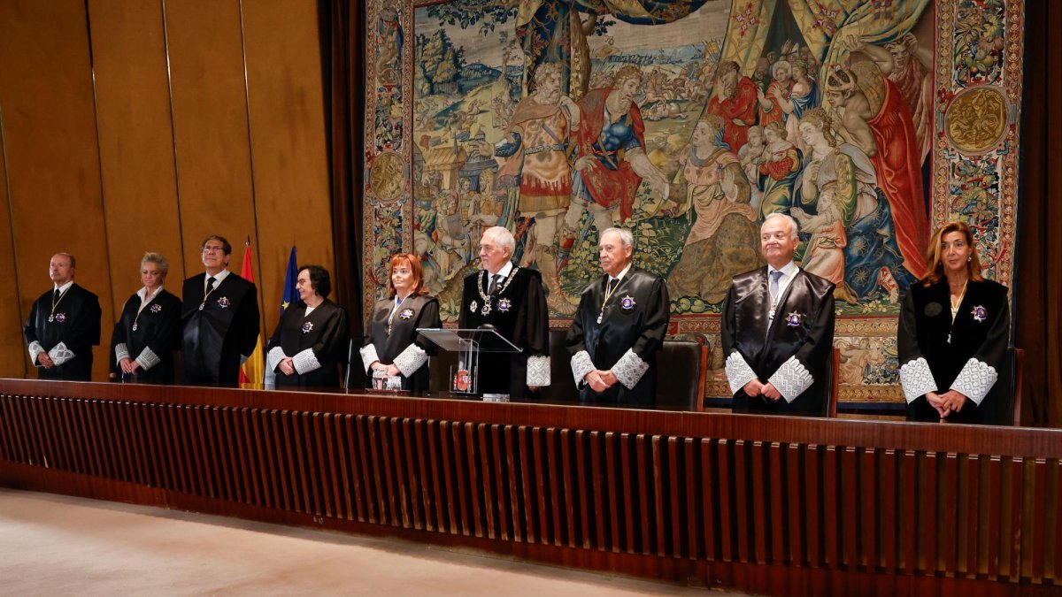 El Tribunal Constitucional se dispone esta semana a activar la maquinaria de recursos contra la Ley de Amnistía.